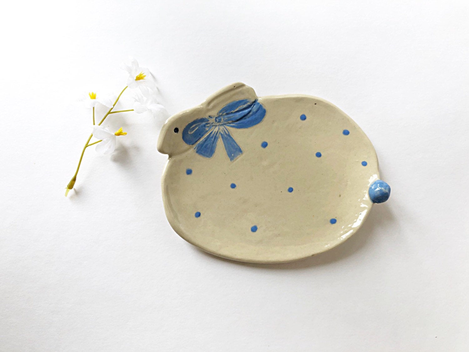 Rabbit plate - ceramic beige blue